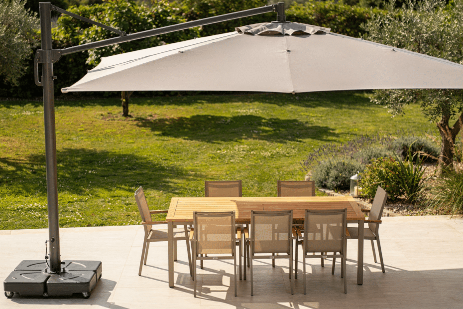 Parasol déporté sur roulettes : pour qui, pour quoi et comment l'installer ?